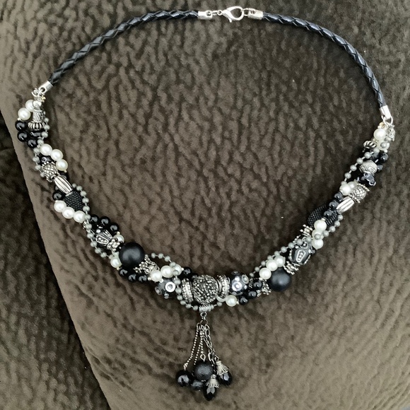 ART BY AMY LABBE Necklace 15.5 inches long - Picture 7 of 11